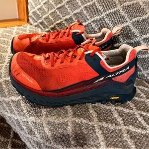 Altra Olympus 4